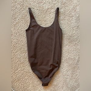 SKIMS brown scoop neck sleeveless body suit, size S/M